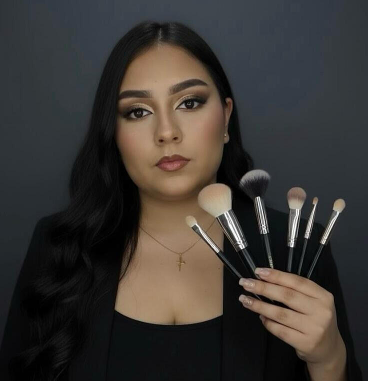 perfil home lorena maquillaje, cejas y pestañas